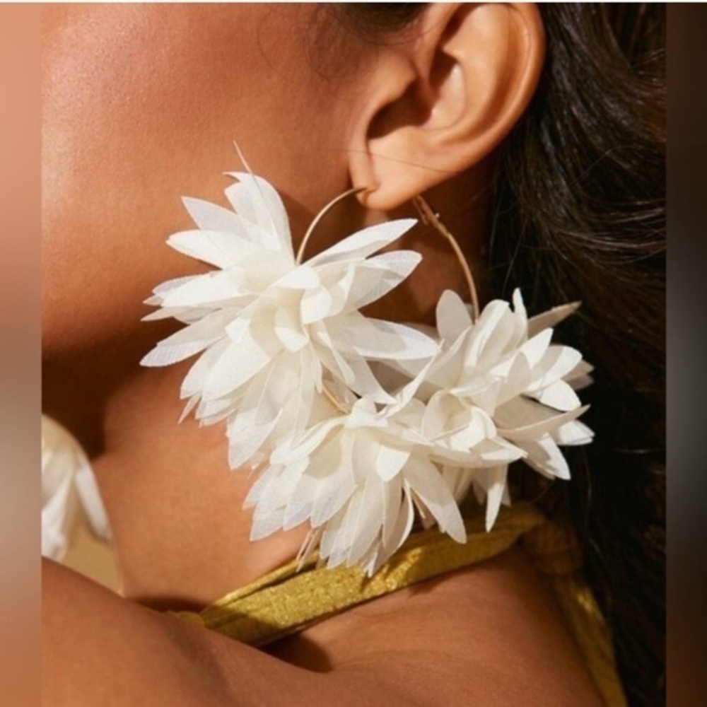 ✨NEW✨ Elegant White Floral Flower Statement Hoop Earrings